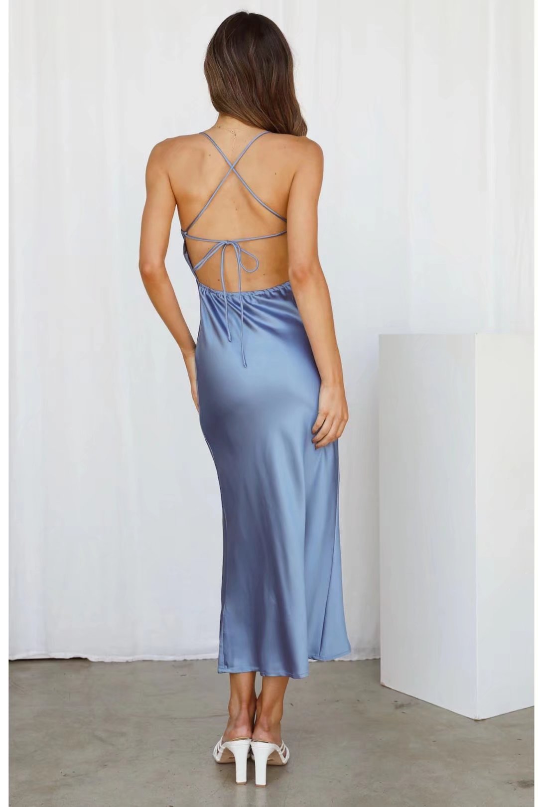 Robe longue sexy en satin avec lacets dans le dos