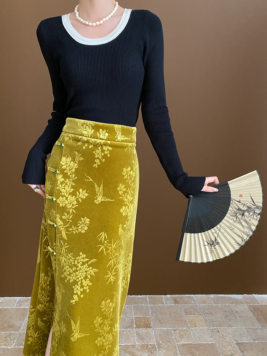 Falda de terciopelo con abertura lateral y botones