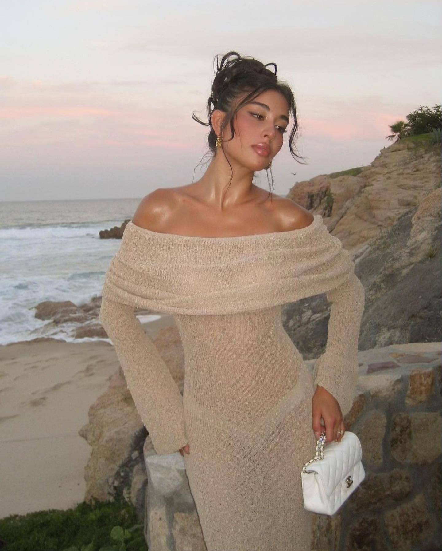 Robe longue sexy tricotée ajourée et découpée à col nu