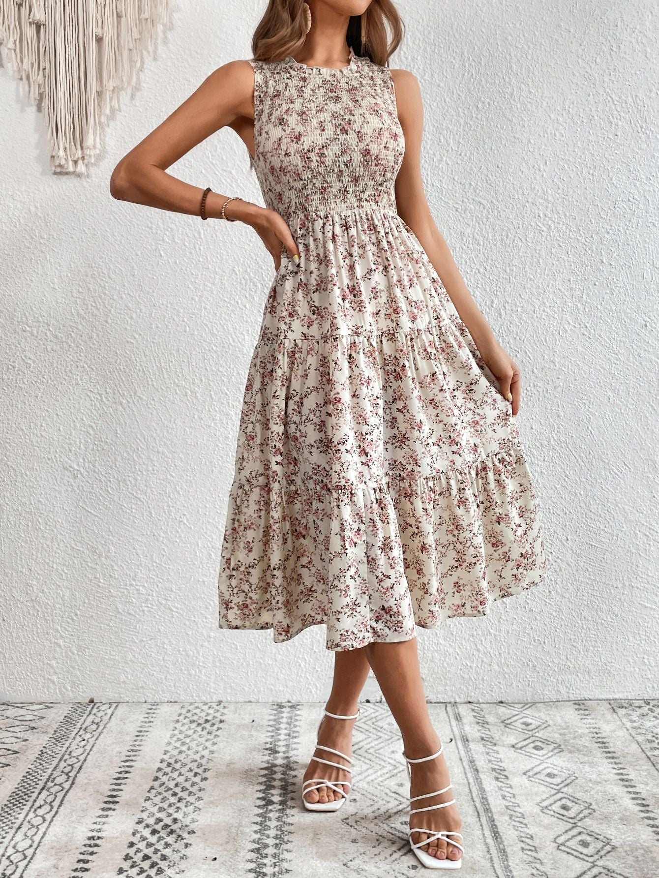 Vestido amplio y elegante con estampado floral