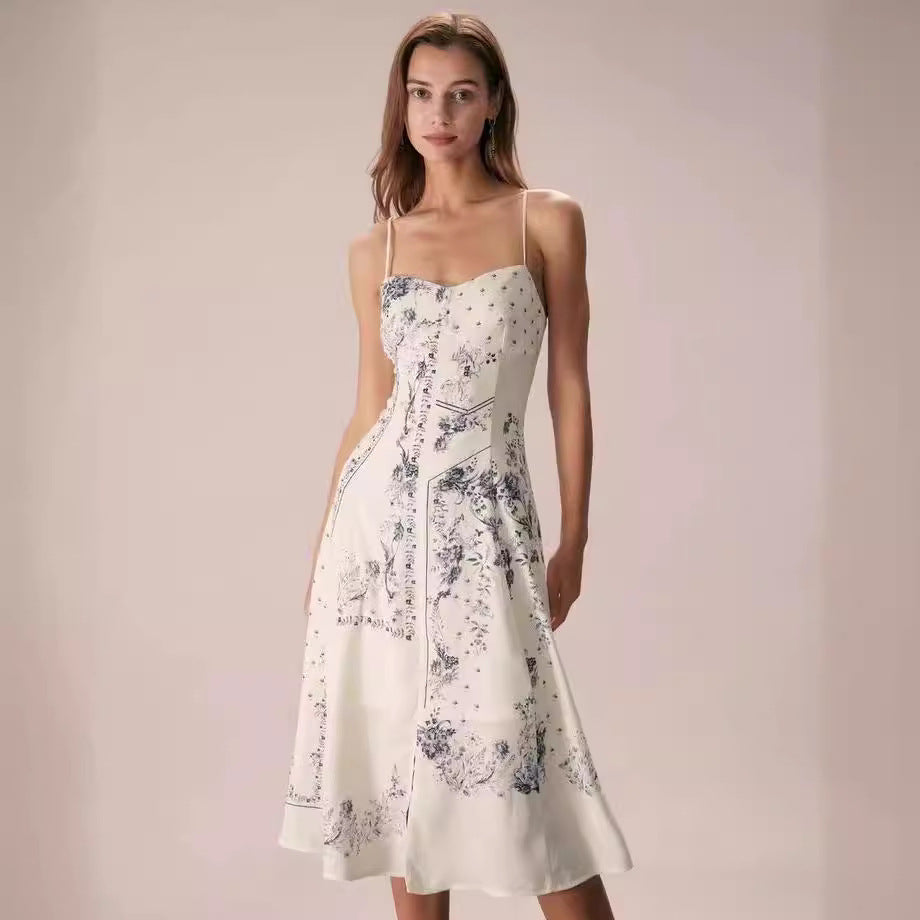 Elegante sierlijke jurk met spaghettibandjes en bloemenprint