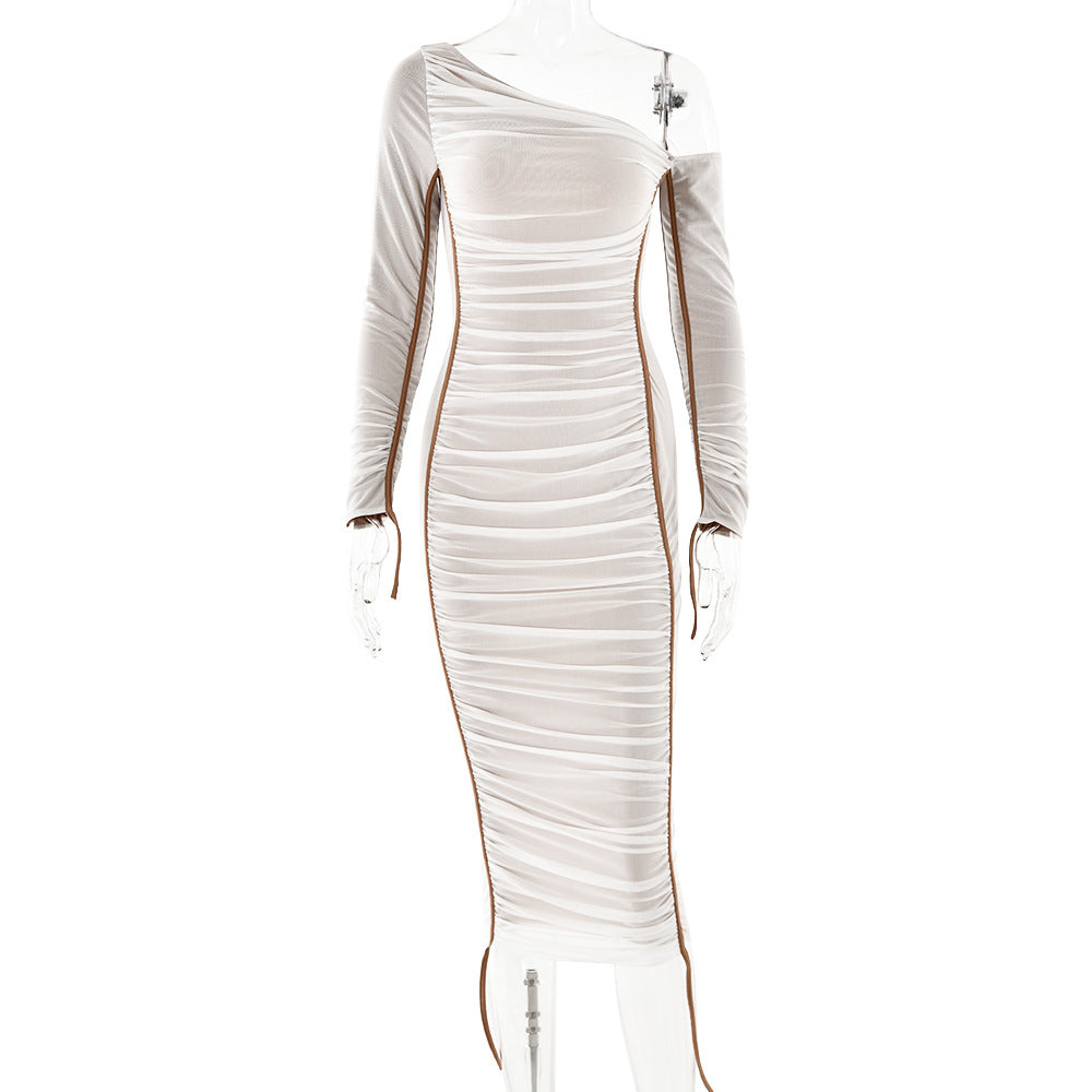 Seksowna sukienka maxi z siateczkowymi szwami na jedno ramię
