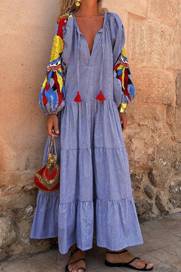 Vestido estampado a rayas con manga larga y cuello en V