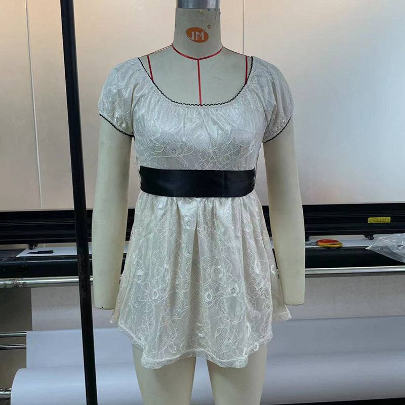 Siateczkowa koronkowa sukienka koszulowa o średniej długości z krótkim rękawem