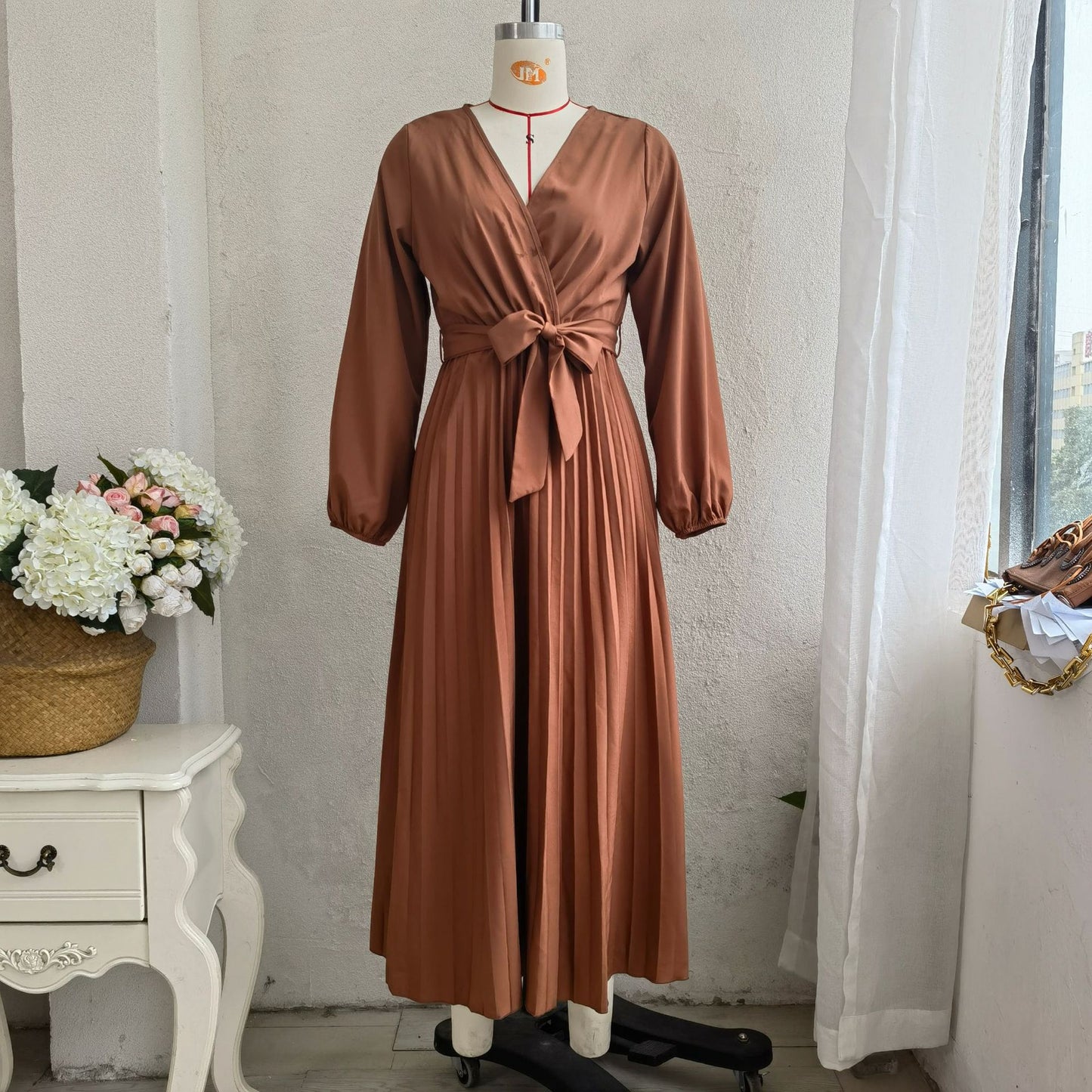 Popularna wiosenna letnia elegancka plisowana sukienka z dekoltem w kształcie litery V