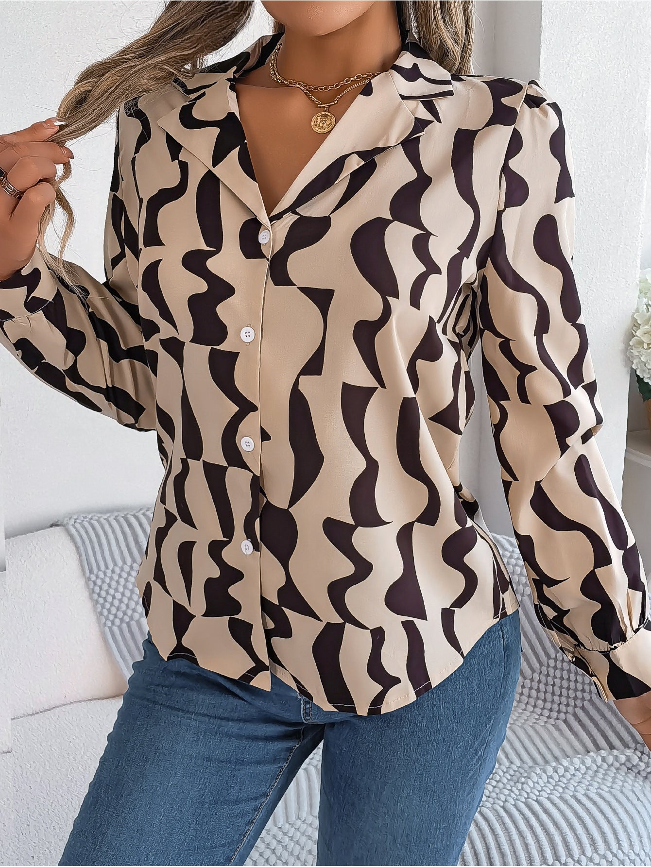 Elegant Contrast Color Suit Collar Long Sleeve Shirt