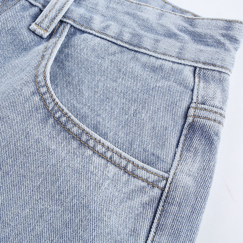 Rückseite große Schleifen-Druck hängende gerade Jeans