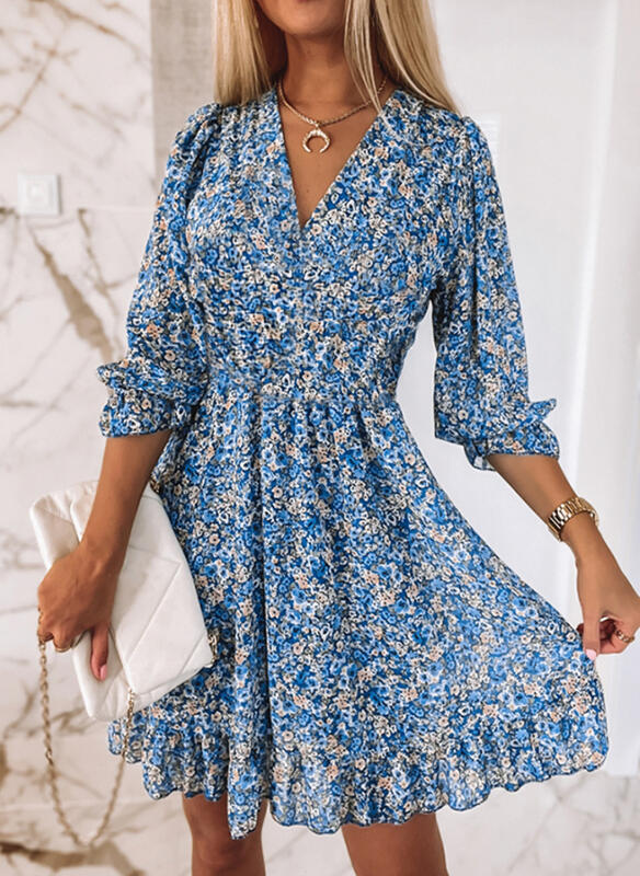 Vestido floral boêmio com decote em V e estampa floral de comprimento médio