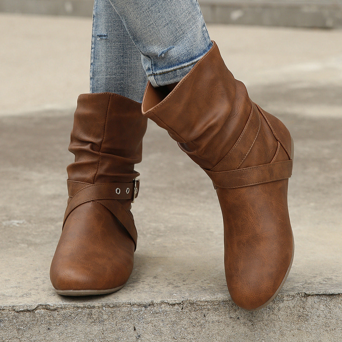 Botas cortas planas de piel sintética con remaches para mujer