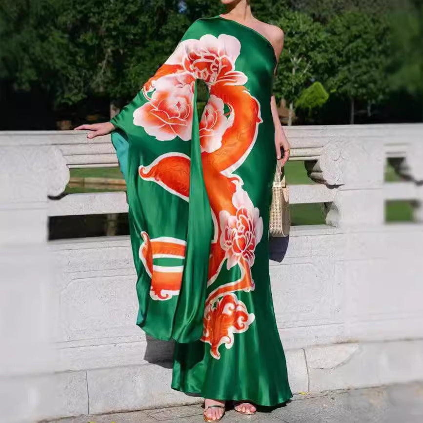 Elegante vestido de cóctel de satén estampado