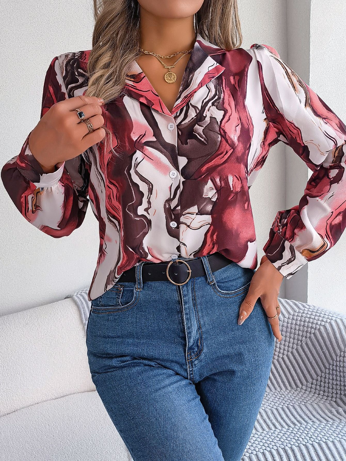 Camisa de manga comprida com gola de cor contrastante