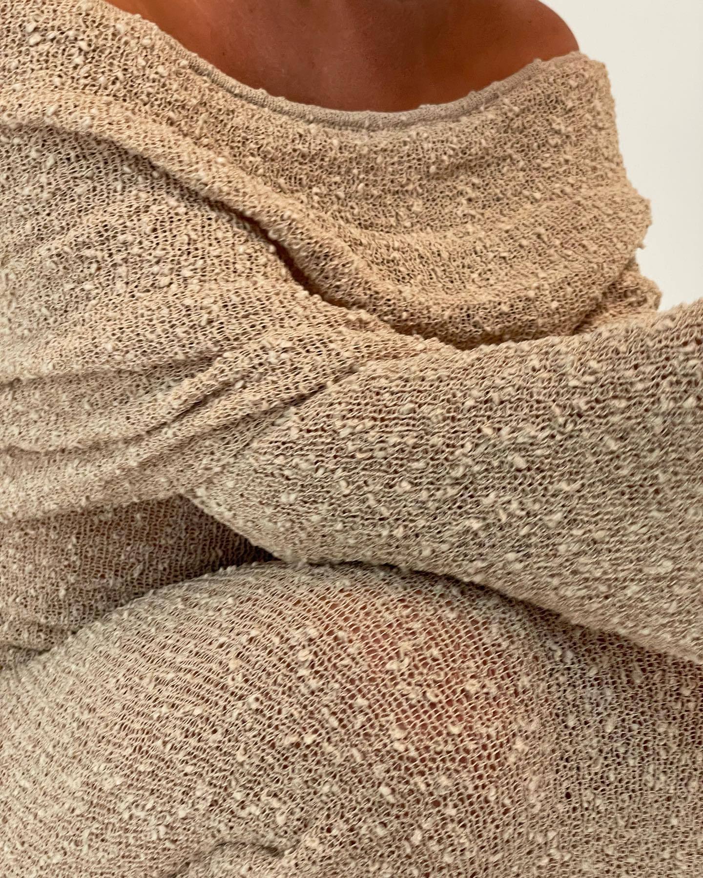 Robe longue sexy tricotée ajourée et découpée à col nu