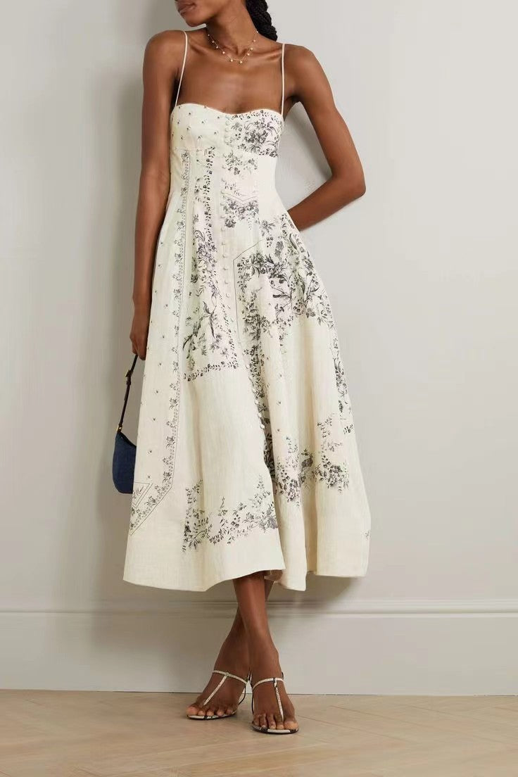 Elegancka, pełna wdzięku sukienka z kwiatowym nadrukiem na ramiączkach typu spaghetti