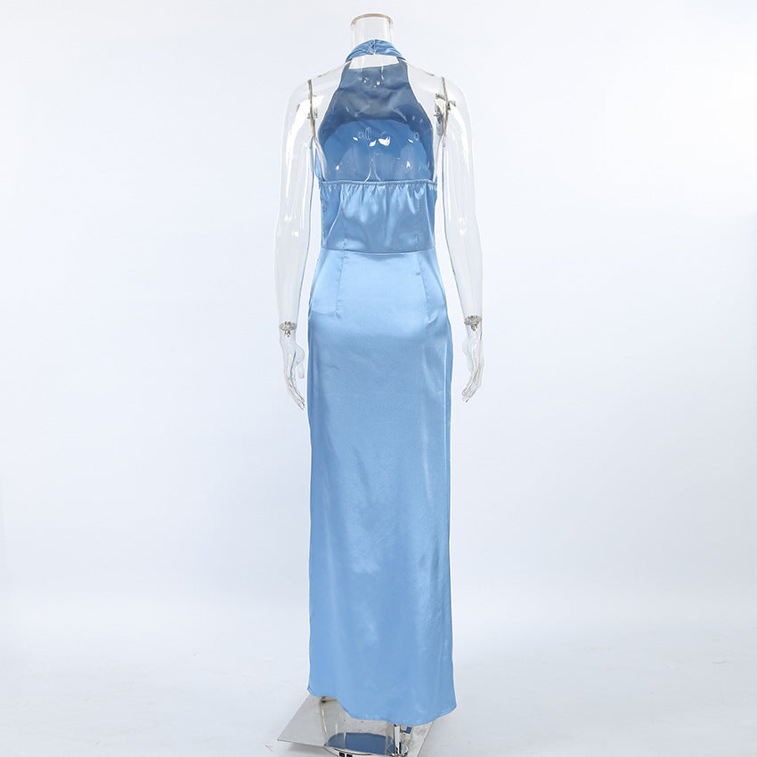 Neckholder-Kleid aus Satin mit Schlitz, ärmellos
