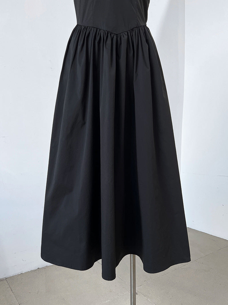 Robe française ajustée à la taille et à col en V dos nu