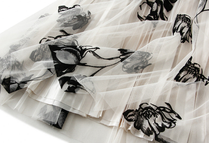 Plisowana spódnica z tiulu w kwiatowe wzory