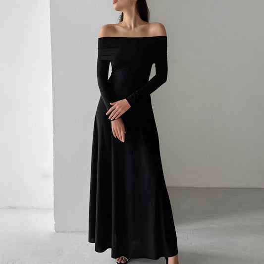 Robe pull tricotée à col dénudé, coupe ajustée, taille haute