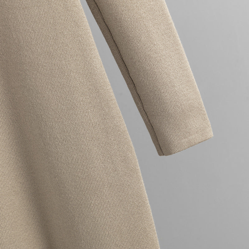 Gebreide jurk met lange mouwen, strak dieptepunt en slanke pasvorm