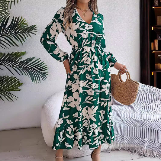 Vestido floral com cintura controlada e mangas compridas com babados