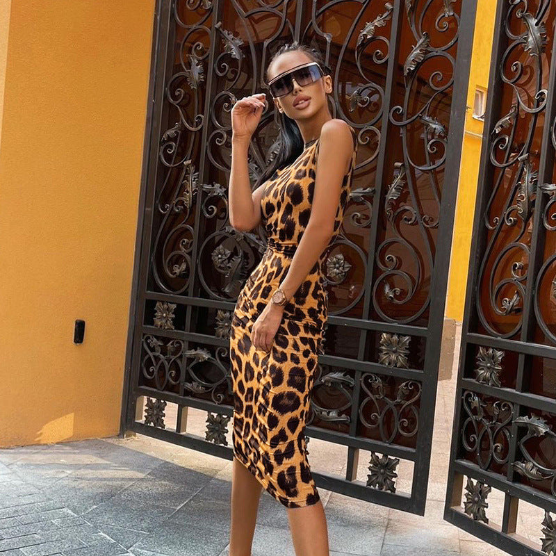 Vestido midi sem costas com estampa de leopardo