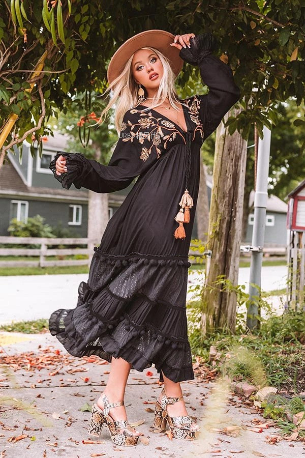 Boheemse vakantiestijl puur zwart geborduurde grote swing mesh-jurk