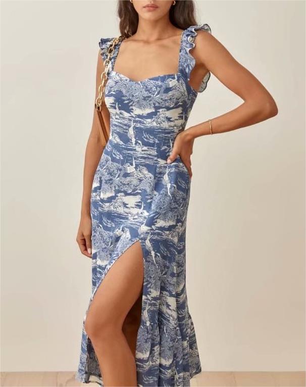 Slim-fit afslankende jurk met gespleten bandjes en gegolfde schouderband