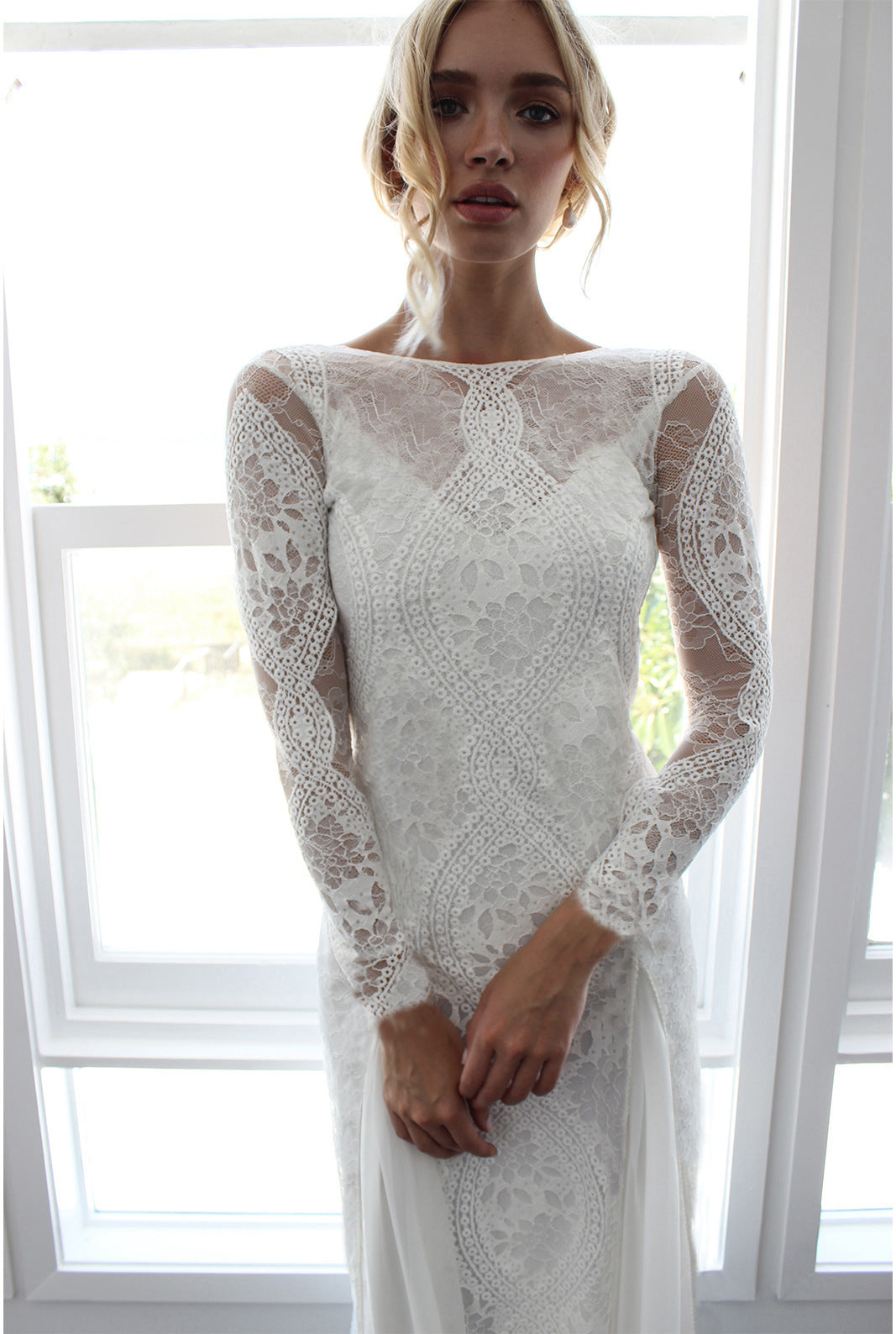 Long Sleeve Lace Sexy Backless Mopping Wedding Dress Formal Dress