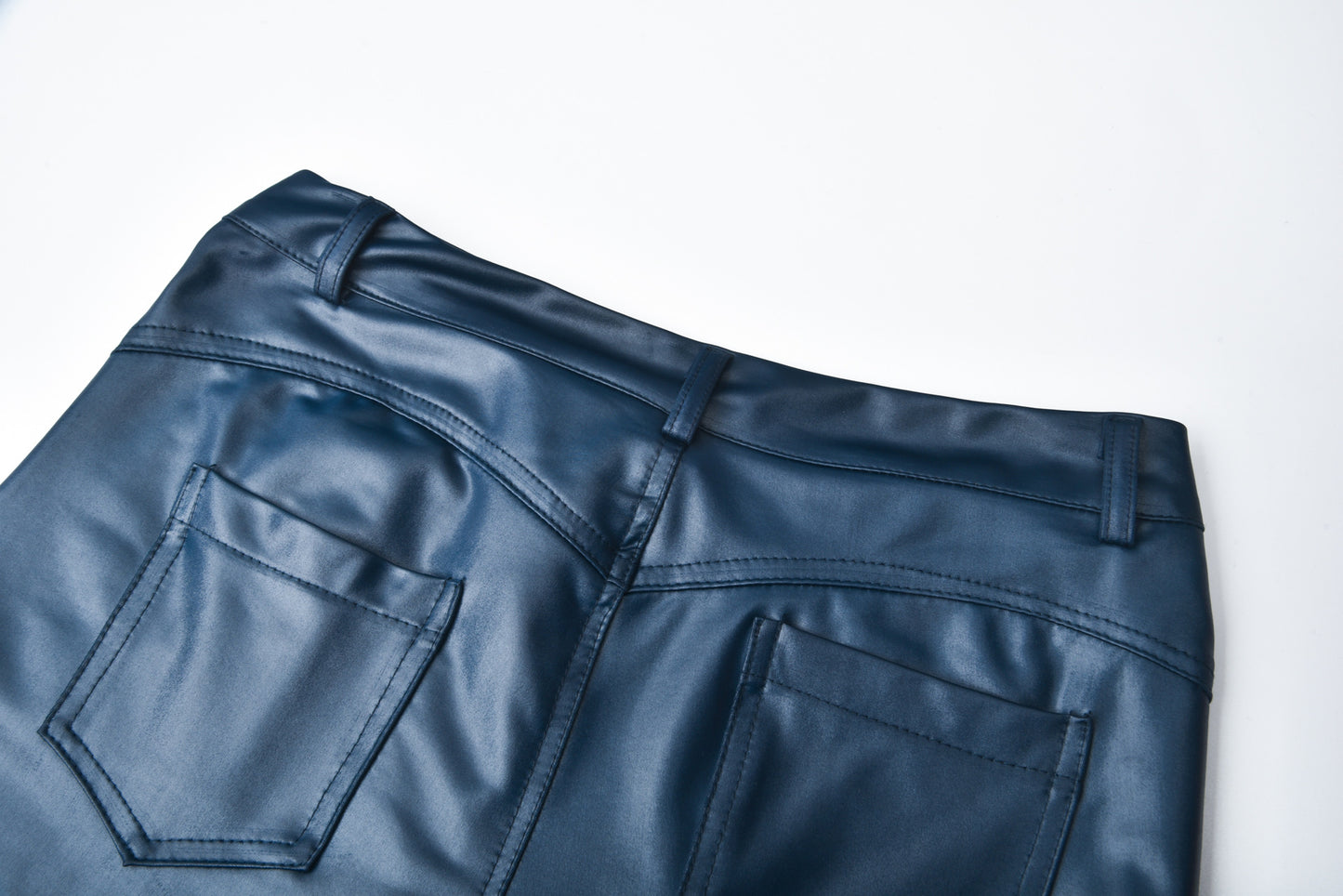 Pantalones pitillo informales de piel sintética