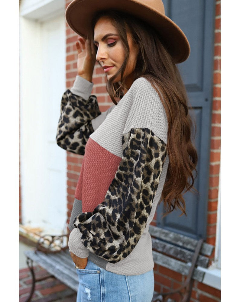 Langärmliger Herbst-Pullover mit Leoparden-Spleißen