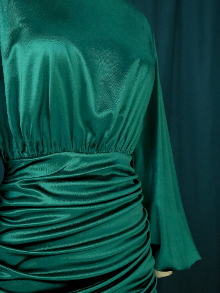 Herbstliches Kleid mit Laternenärmeln und plissiertem Design