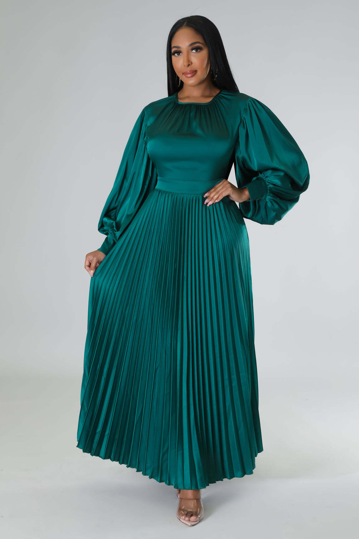 Popularna plisowana sukienka maxi z okrągłym dekoltem